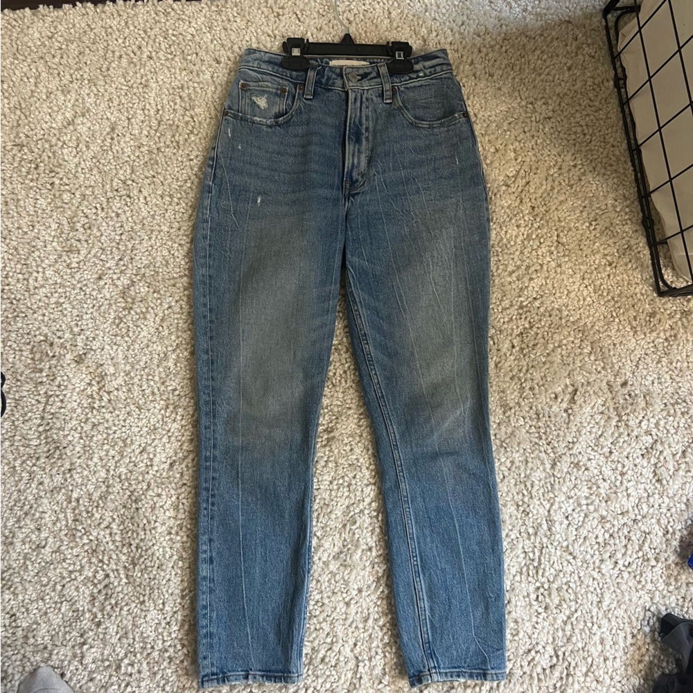 Abercrombie and fitch high rise mom Jean